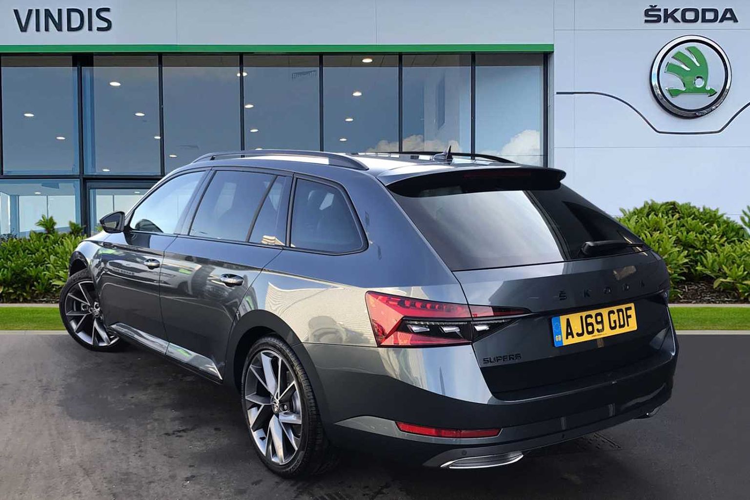 Skoda Superb Estate Sportline Plus Tsi Iv Ps Dsg Pan Roof