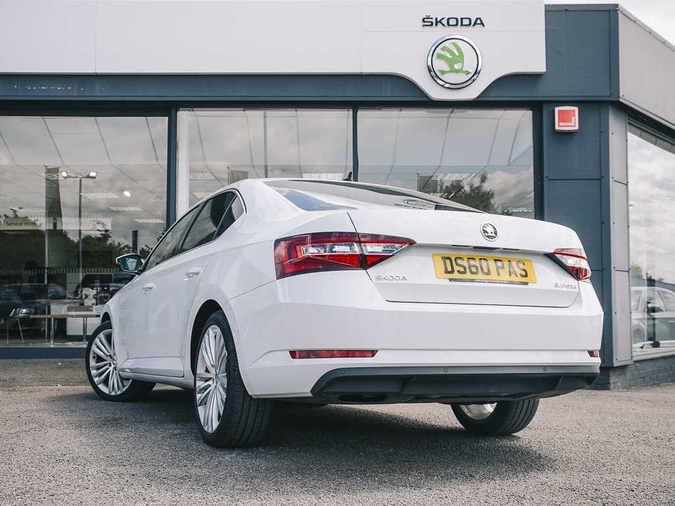 SKODA Superb 2 0 TDI 150PS SEL Executive DSG Hatchback