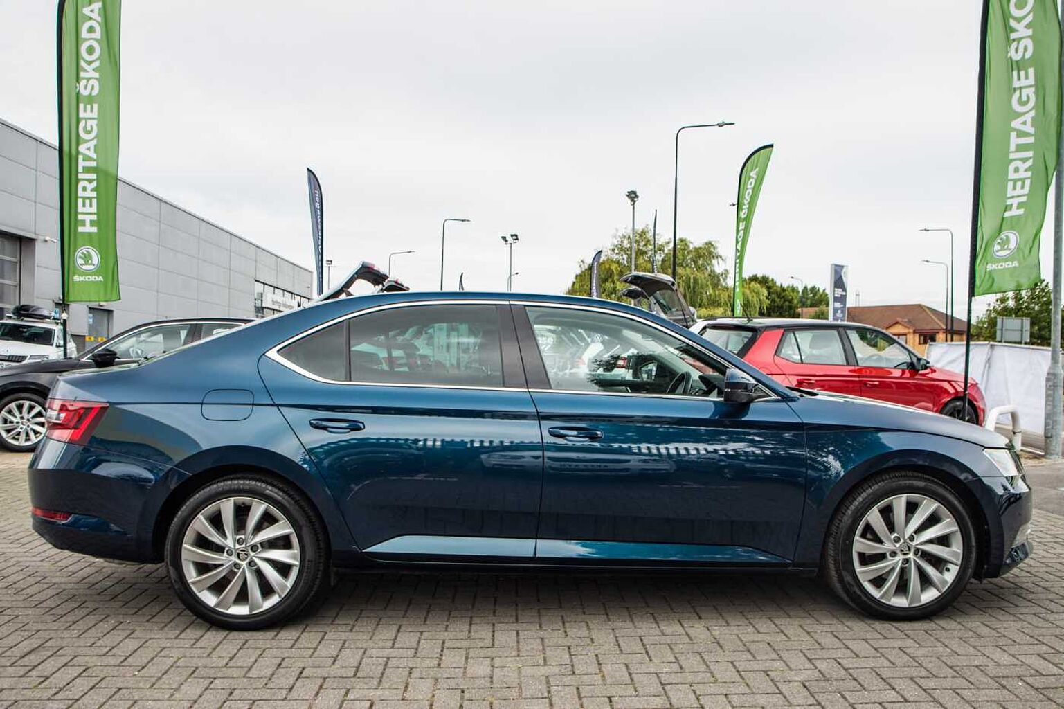 SKODA Superb 2 0 TSI 220ps SE L Executive DSG Hatchback