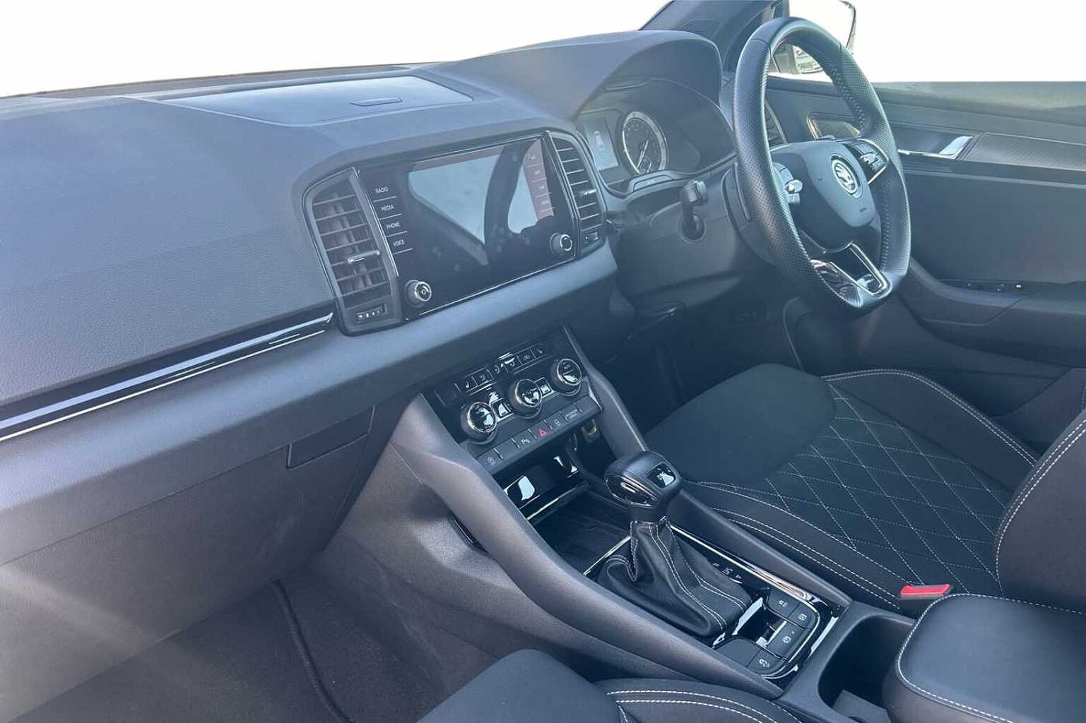 SKODA Karoq 1.5 TSI (150ps) SportLine Auto/DSG SUV