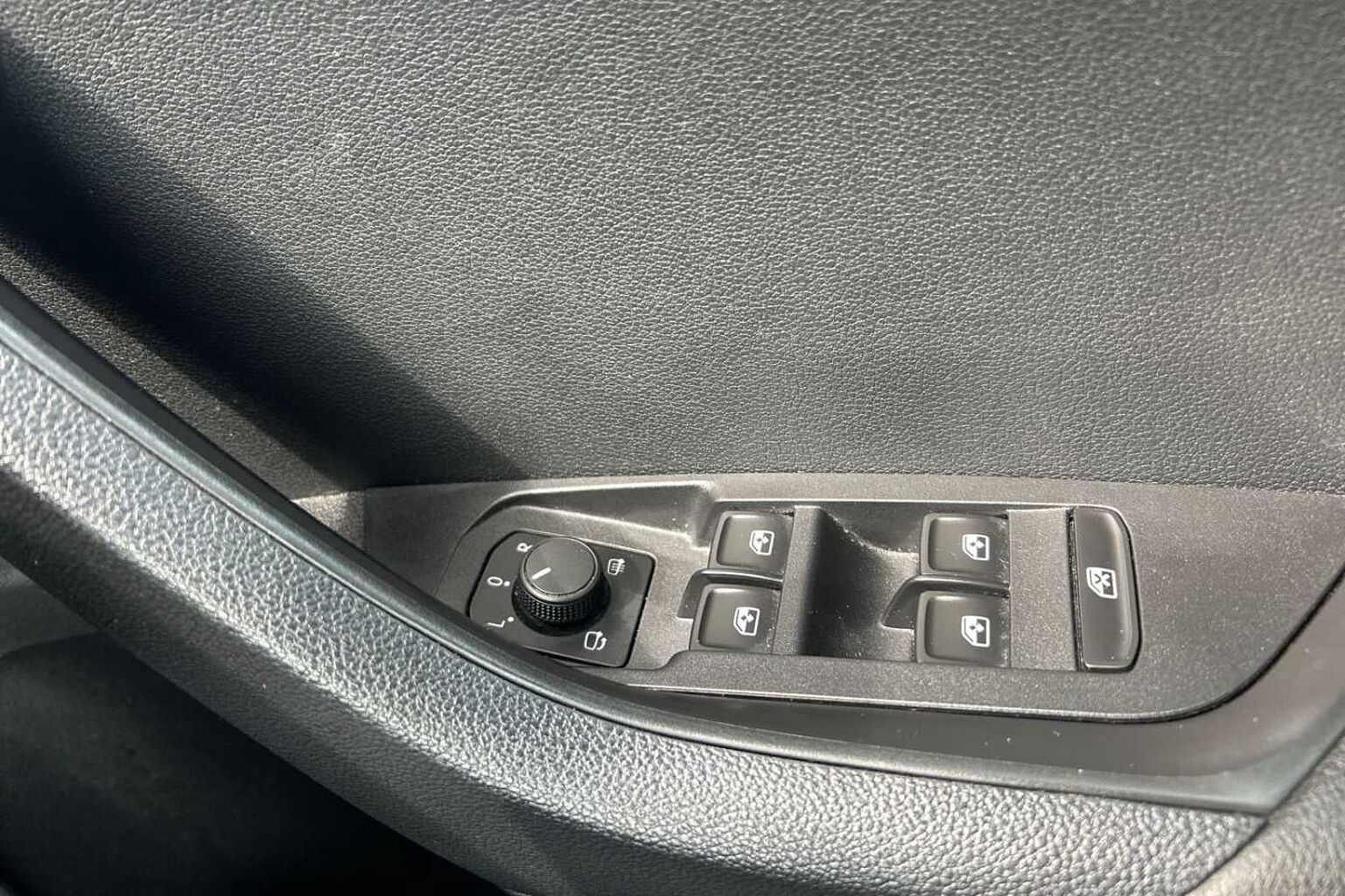 SKODA Karoq 1.5 TSI (150ps) SE L SUV