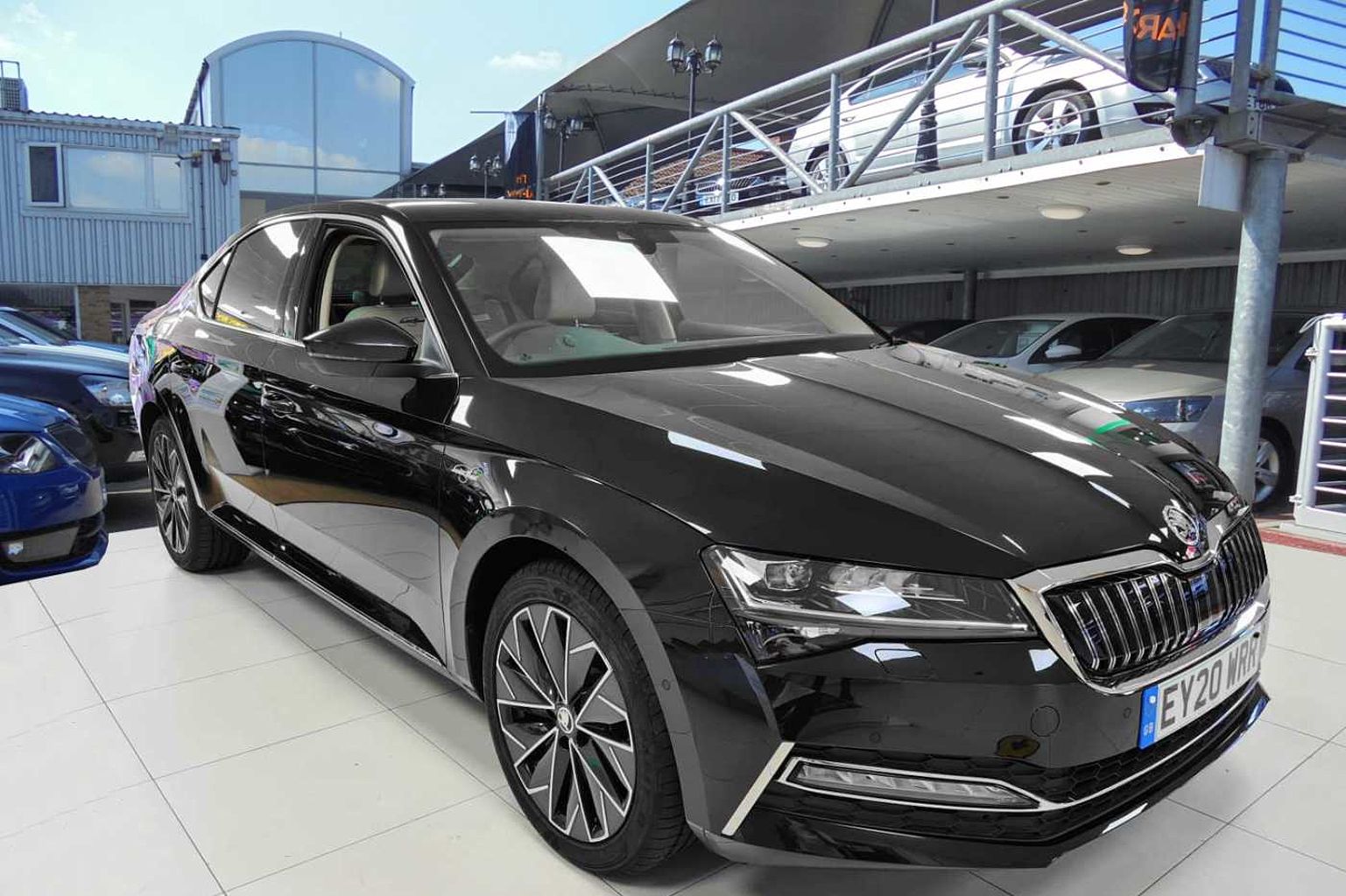 Easy open skoda superb