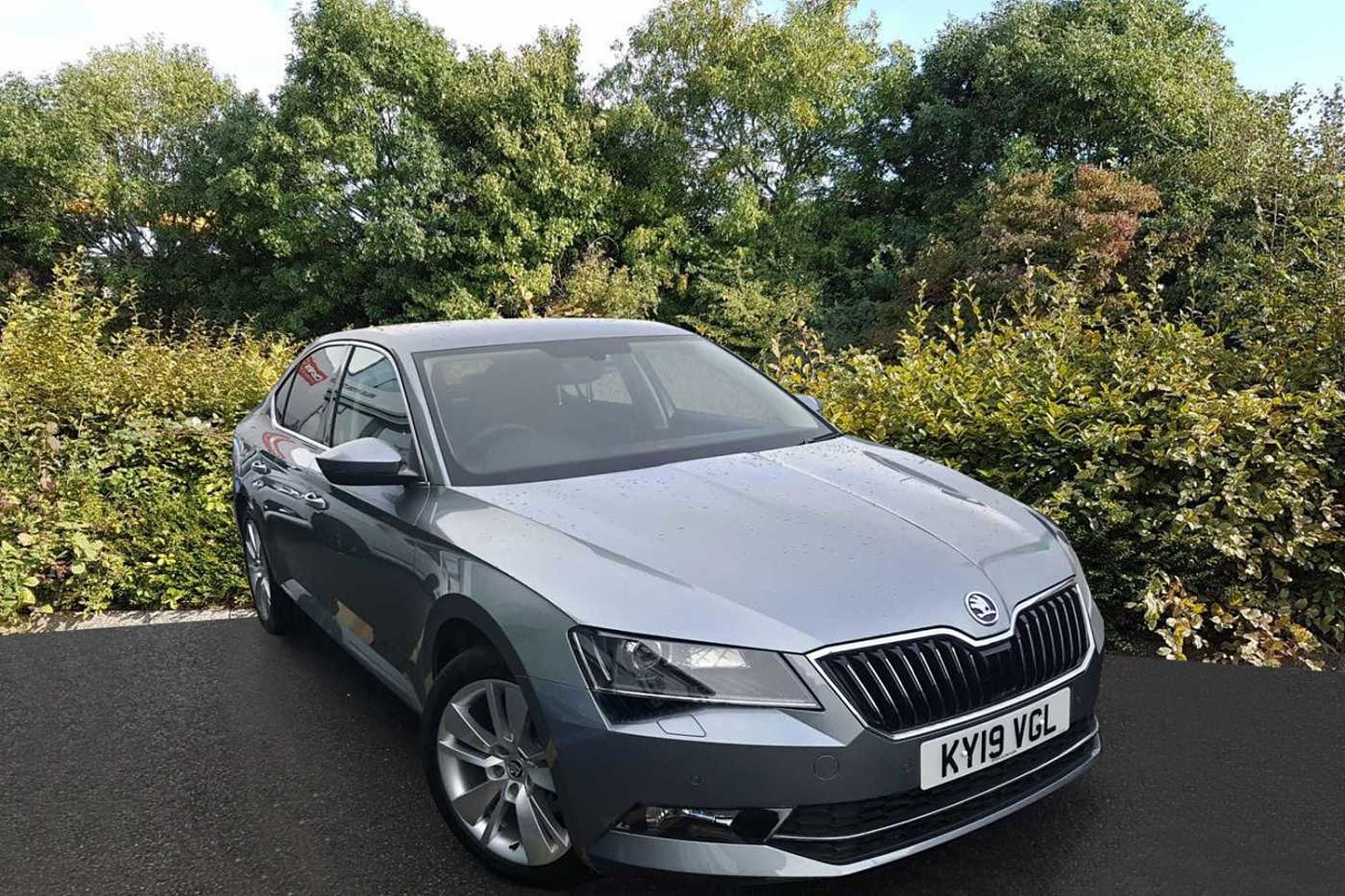 Easy open skoda superb