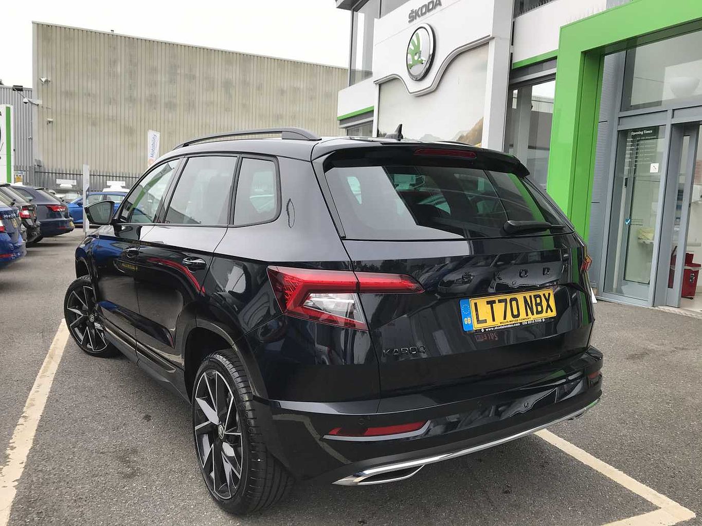 Skoda karoq black