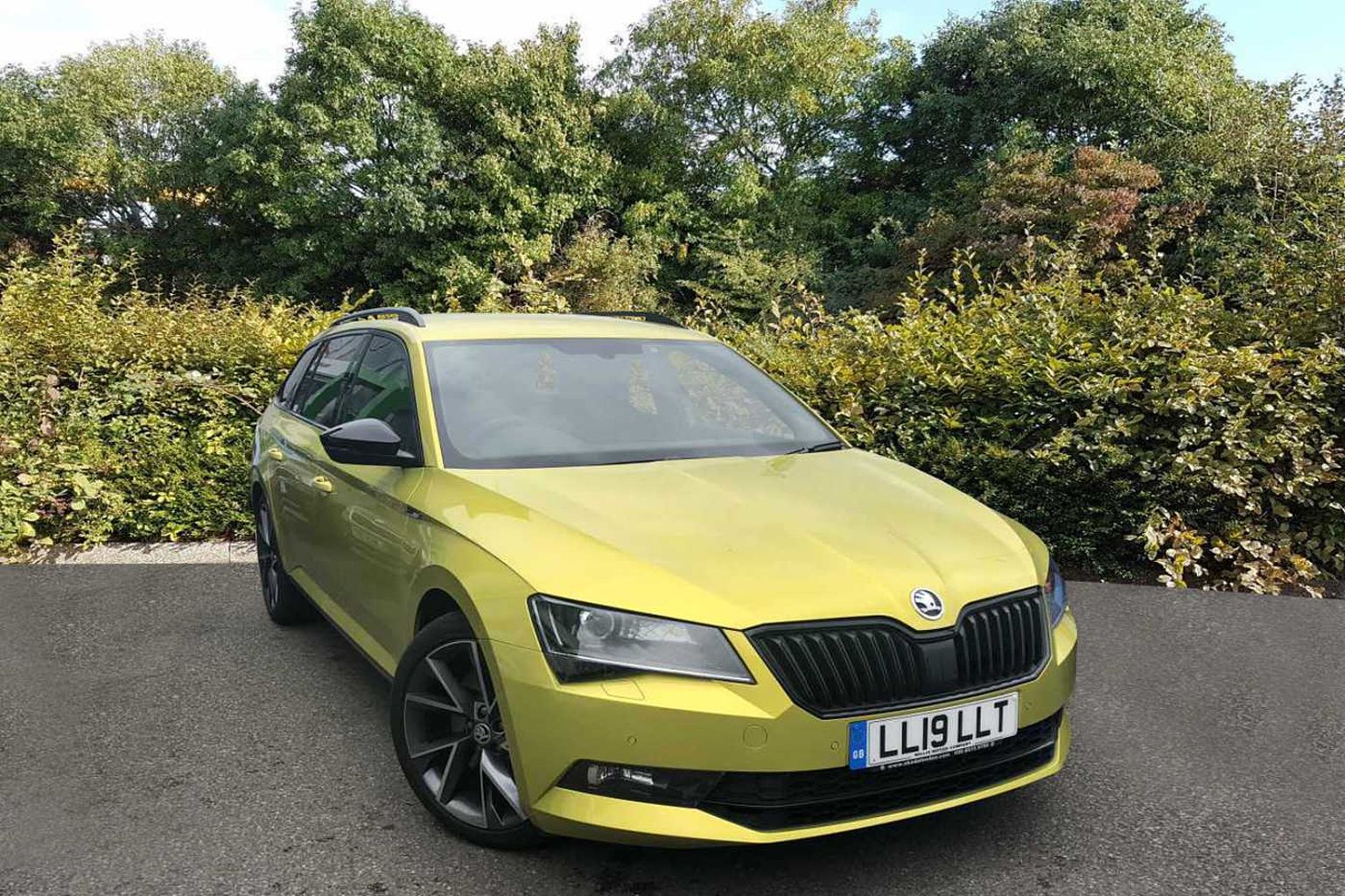 Skoda superb green