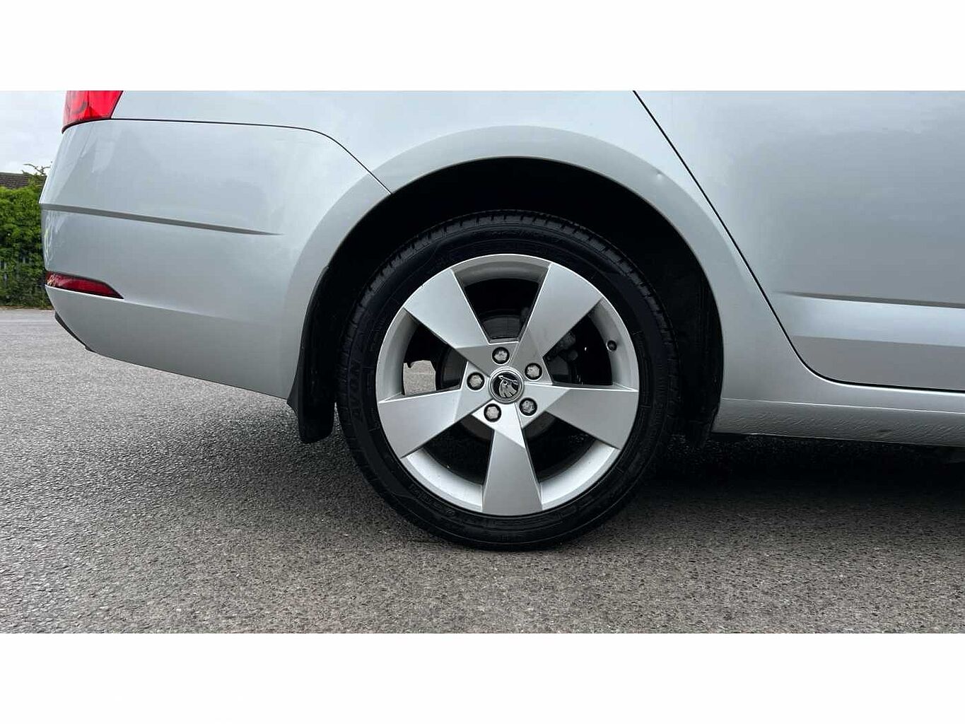 SKODA Octavia Hatchback 1.5 TSI SE Drive ACT (150ps) DSG