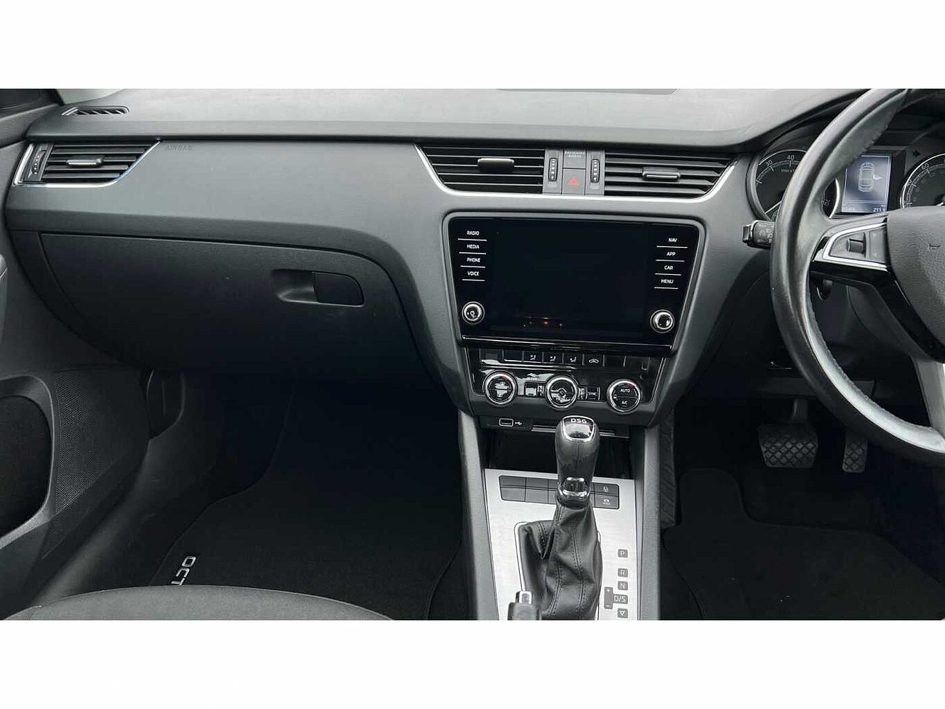 SKODA Octavia Hatchback 1.5 TSI SE Drive ACT (150ps) DSG