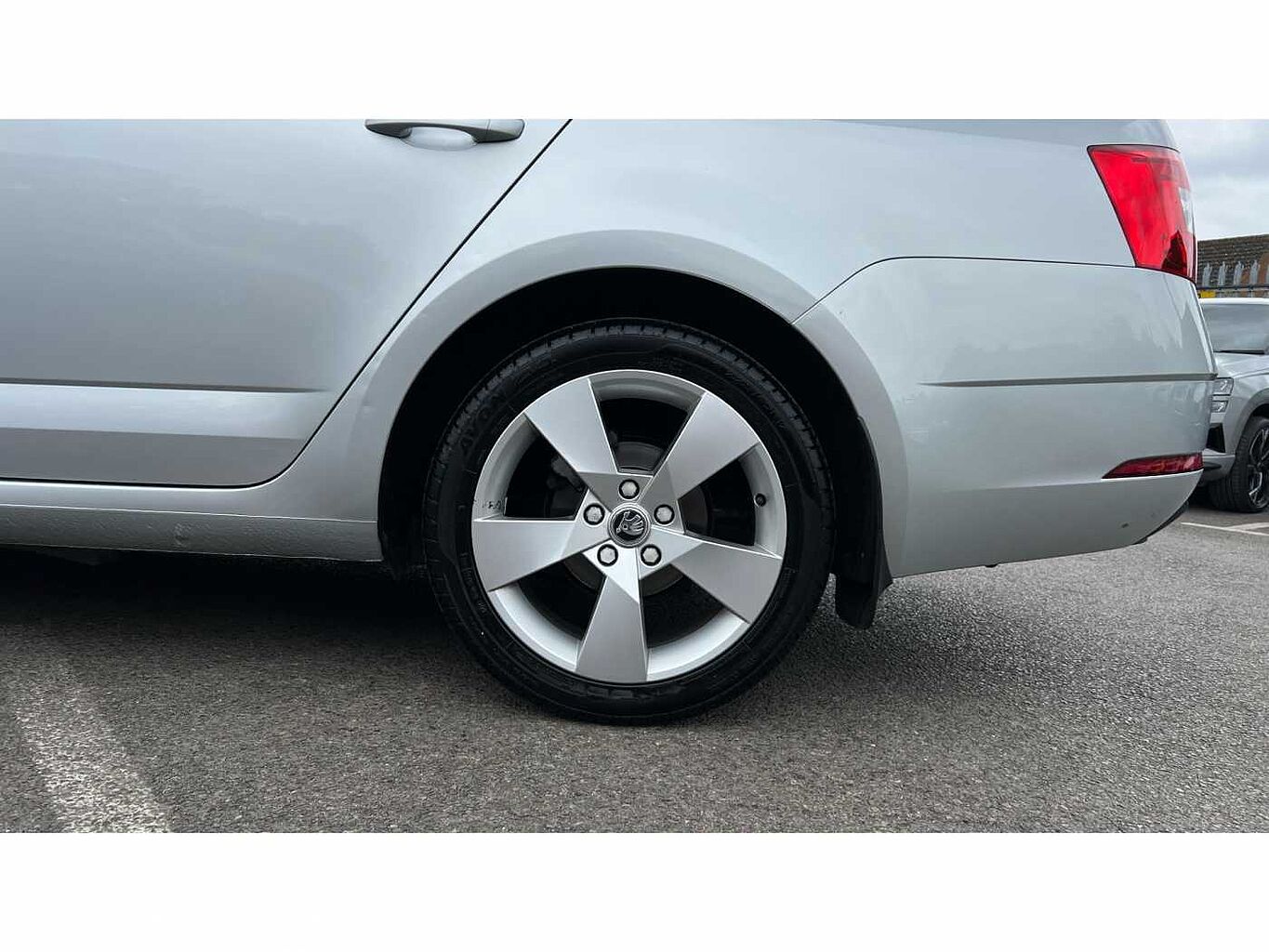 SKODA Octavia Hatchback 1.5 TSI SE Drive ACT (150ps) DSG