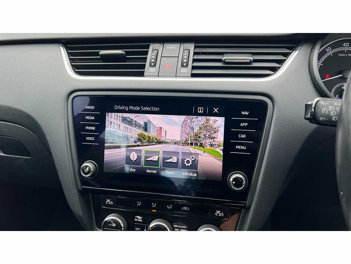 SKODA Octavia Hatchback 1.5 TSI SE Drive ACT (150ps) DSG