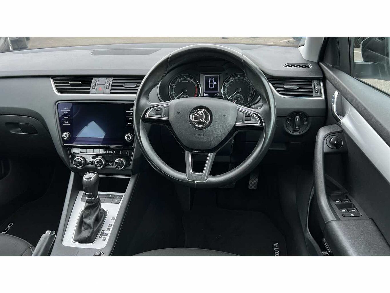 SKODA Octavia Hatchback 1.5 TSI SE Drive ACT (150ps) DSG