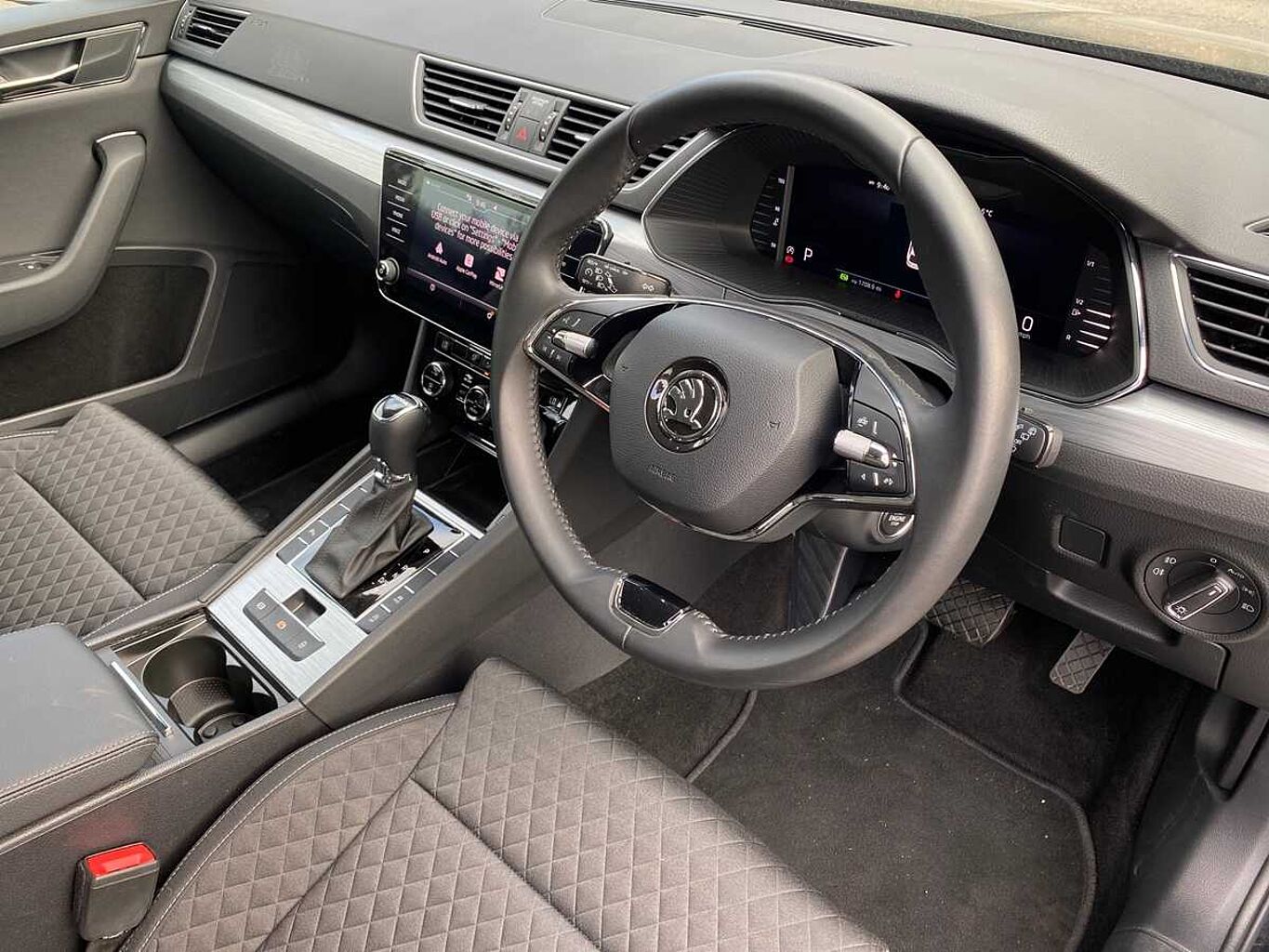 SKODA Superb 2.0 TDI SCR (150ps) SE Technology DSG Estate