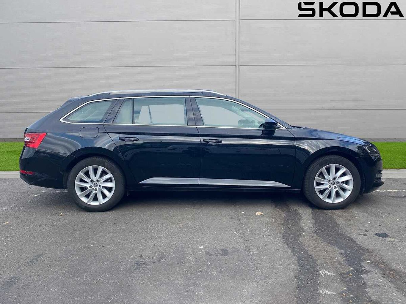 SKODA Superb 2.0 TDI SCR (150ps) SE Technology DSG Estate