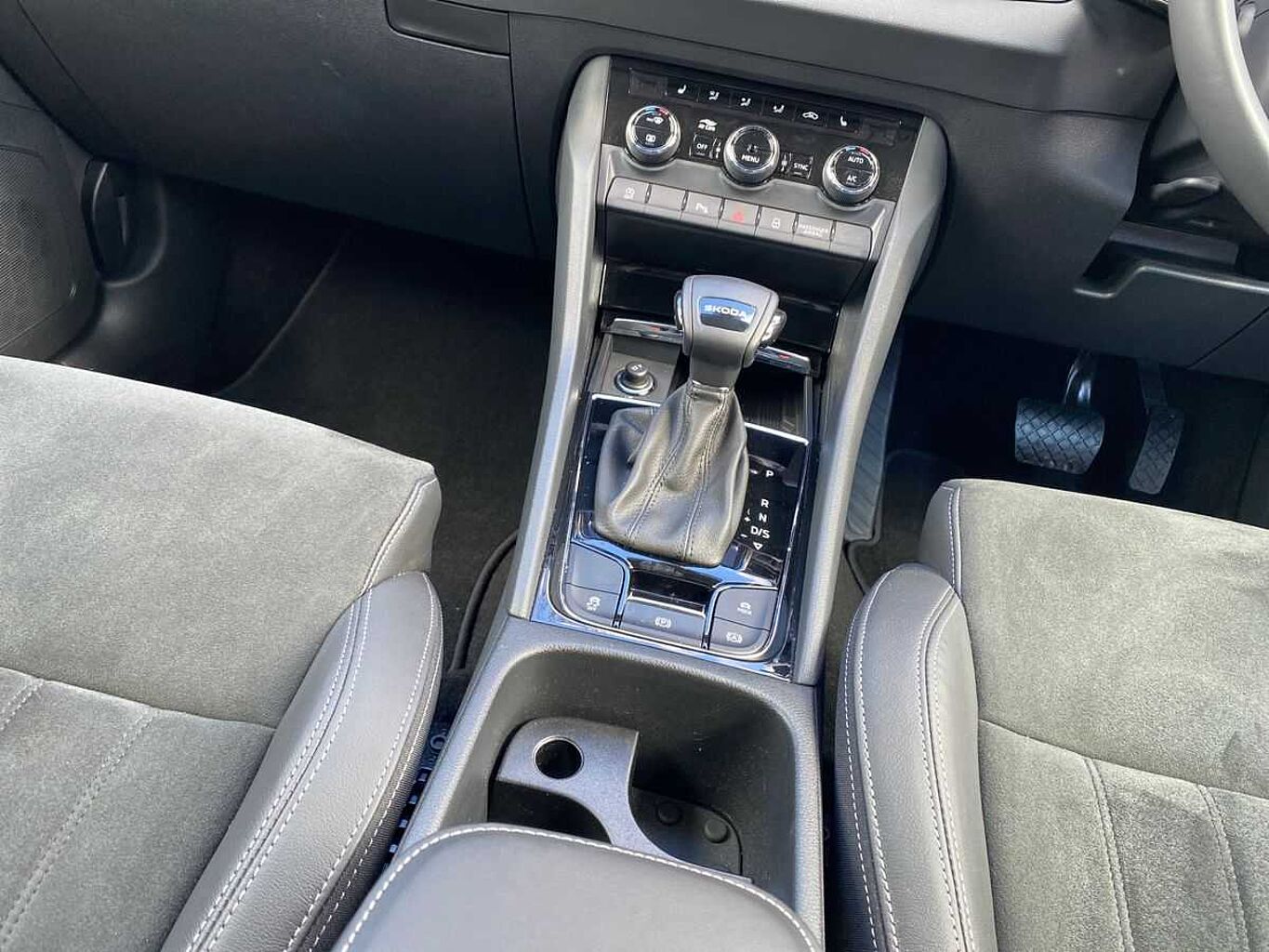 SKODA Karoq SUV 1.5 TSI (150ps) SE L ACT DSG
