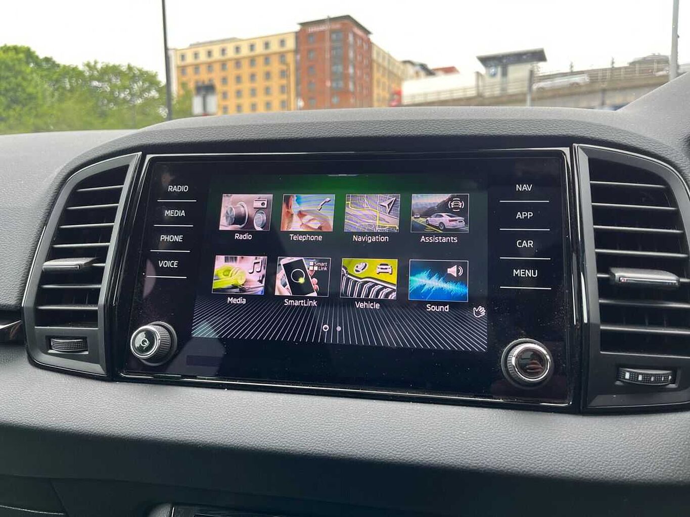 SKODA Karoq 1.5 TSI Sportline 5Dr