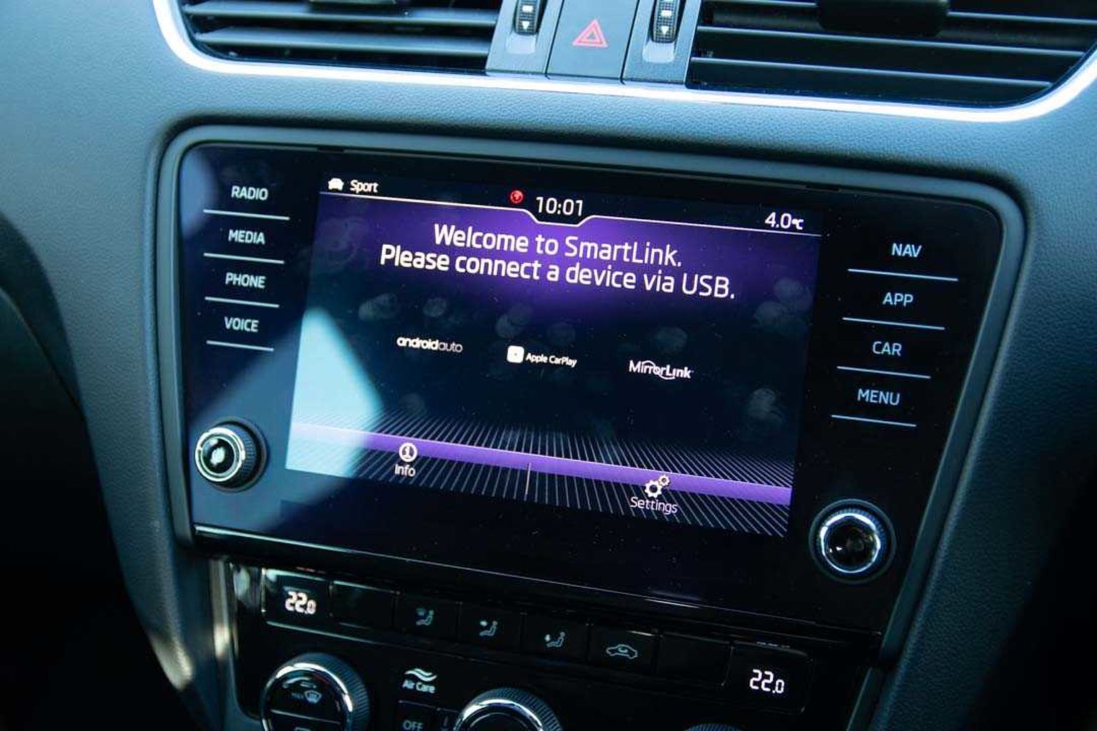 Skoda Octavia Navigation Solution with Apple Carplay and Android Auto