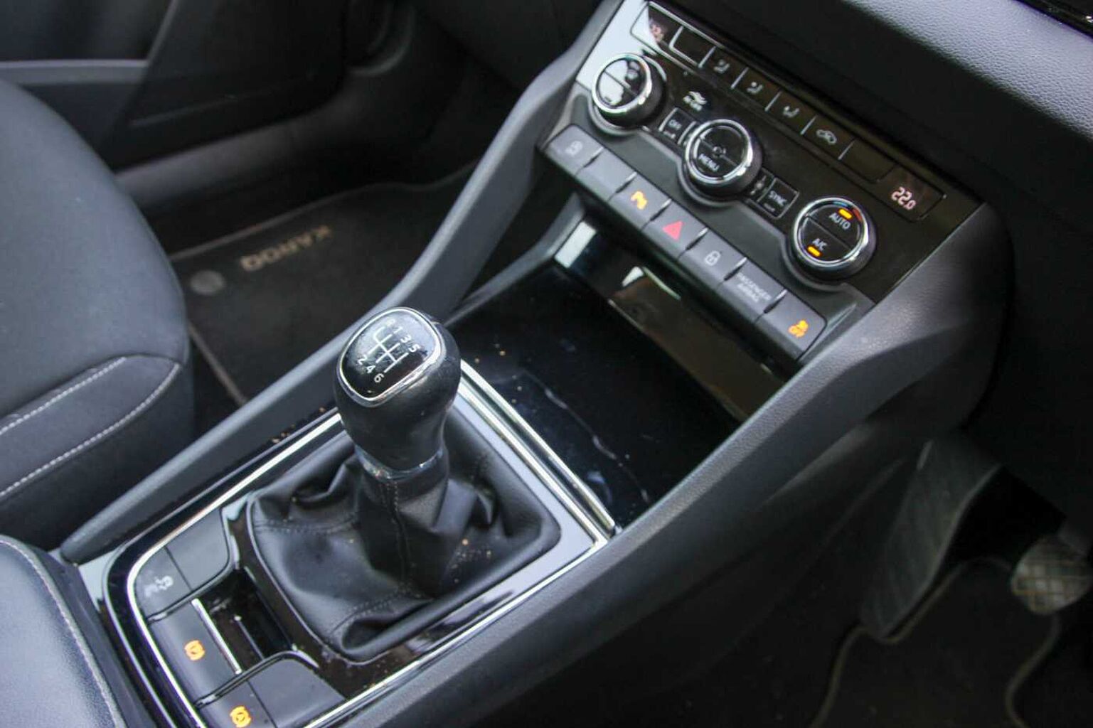 SKODA Karoq SUV 1.5 TSI (150ps) SE Technology ACT