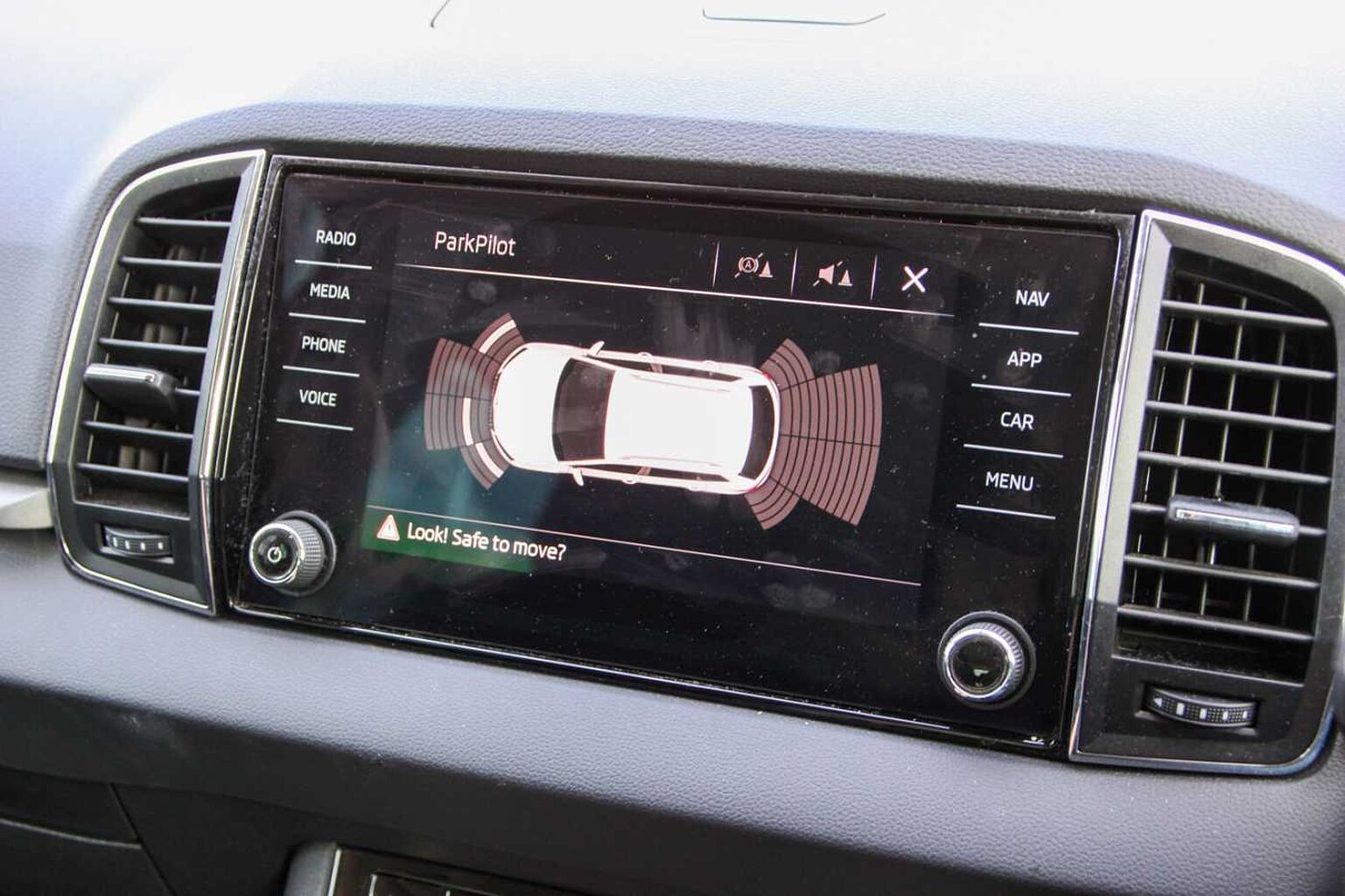 SKODA Karoq SUV 1.5 TSI (150ps) SE Technology ACT