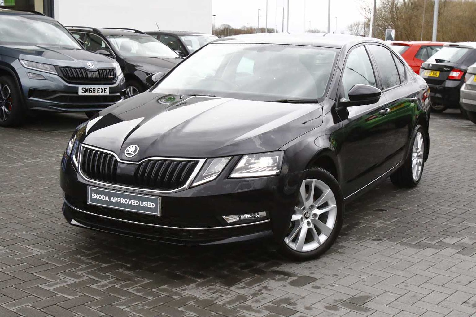 Find A Used Black ŠKODA Octavia Hatchback (2017) 1.5 TSI SE L (150PS ...