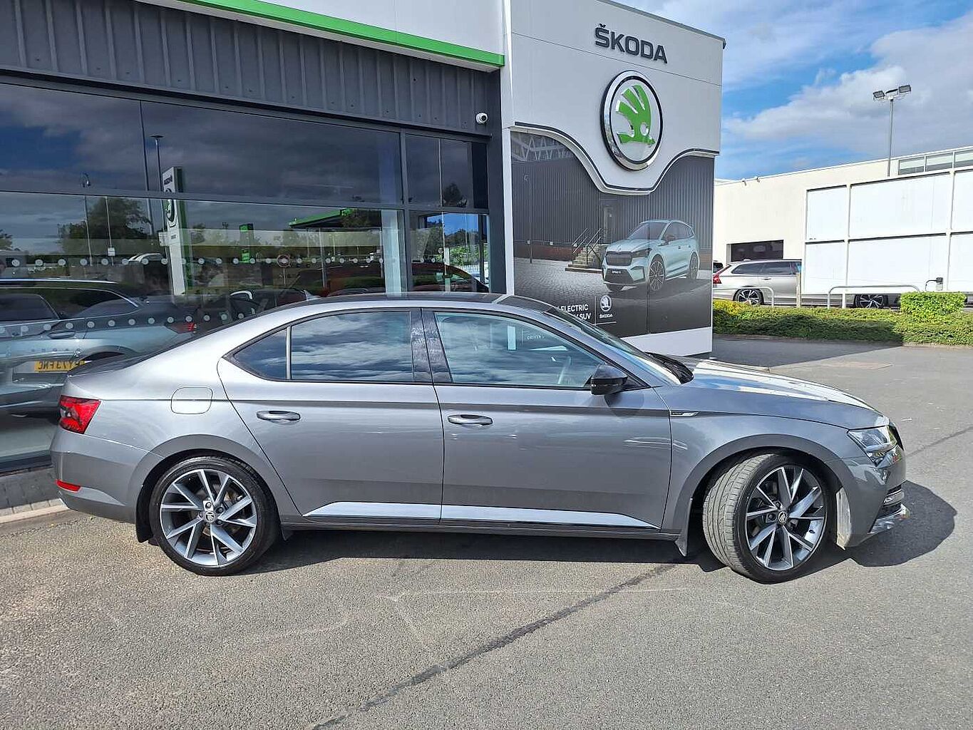 SKODA Superb 2.0 TSI (190ps) SportLine Plus DSG Hatch