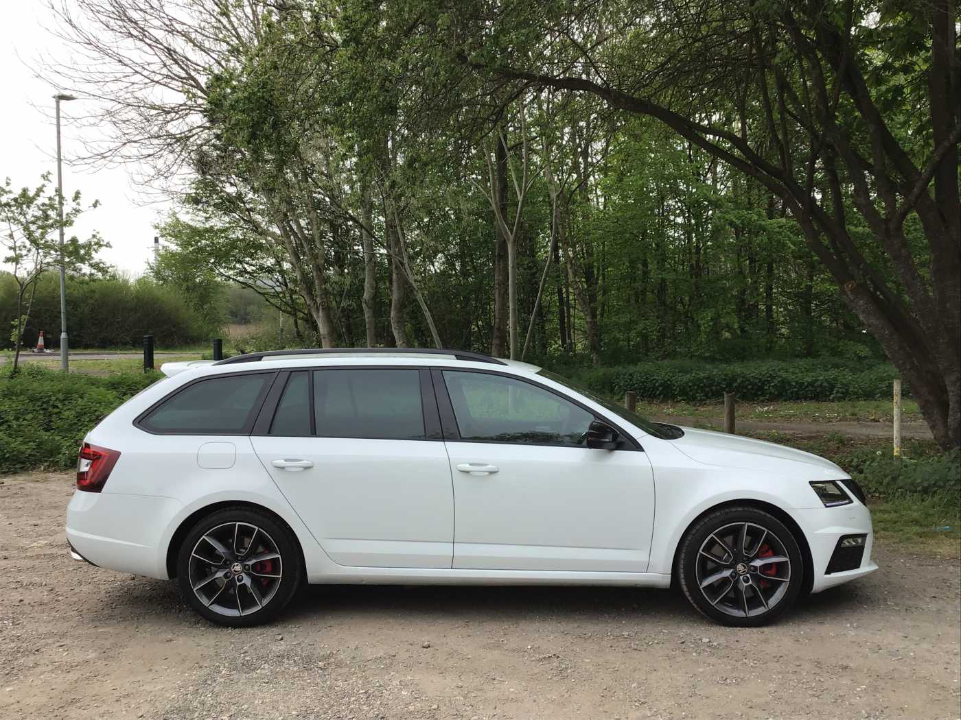 Find A Used White ŠKODA Octavia vRS Estate (2017) 2.0 TSI vRS 245 in ...