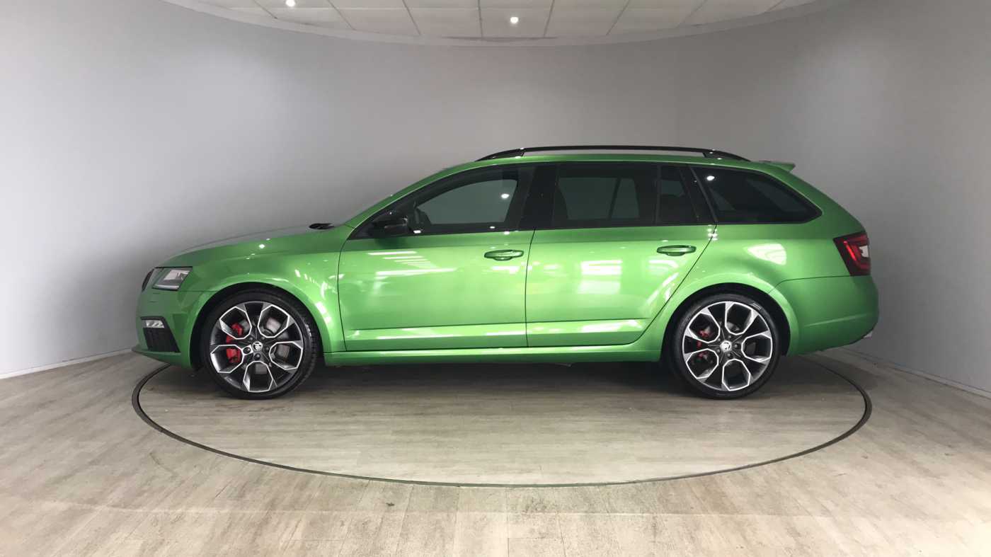 Drive green skoda