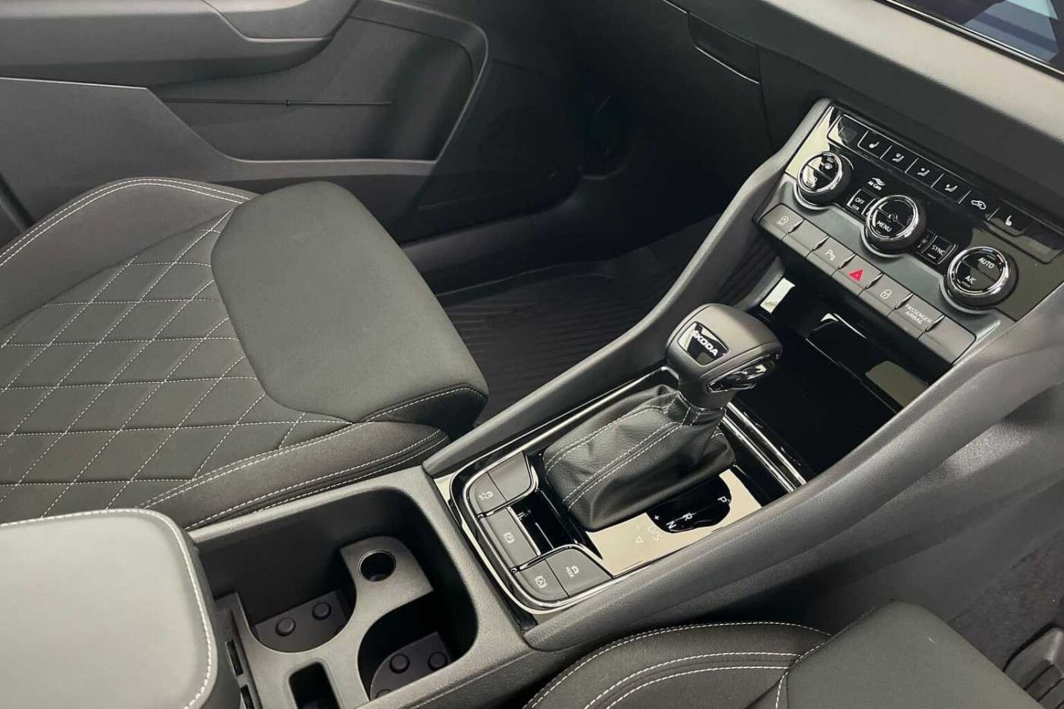 SKODA Karoq SportLine 1.5 TSI 150 PS DSG