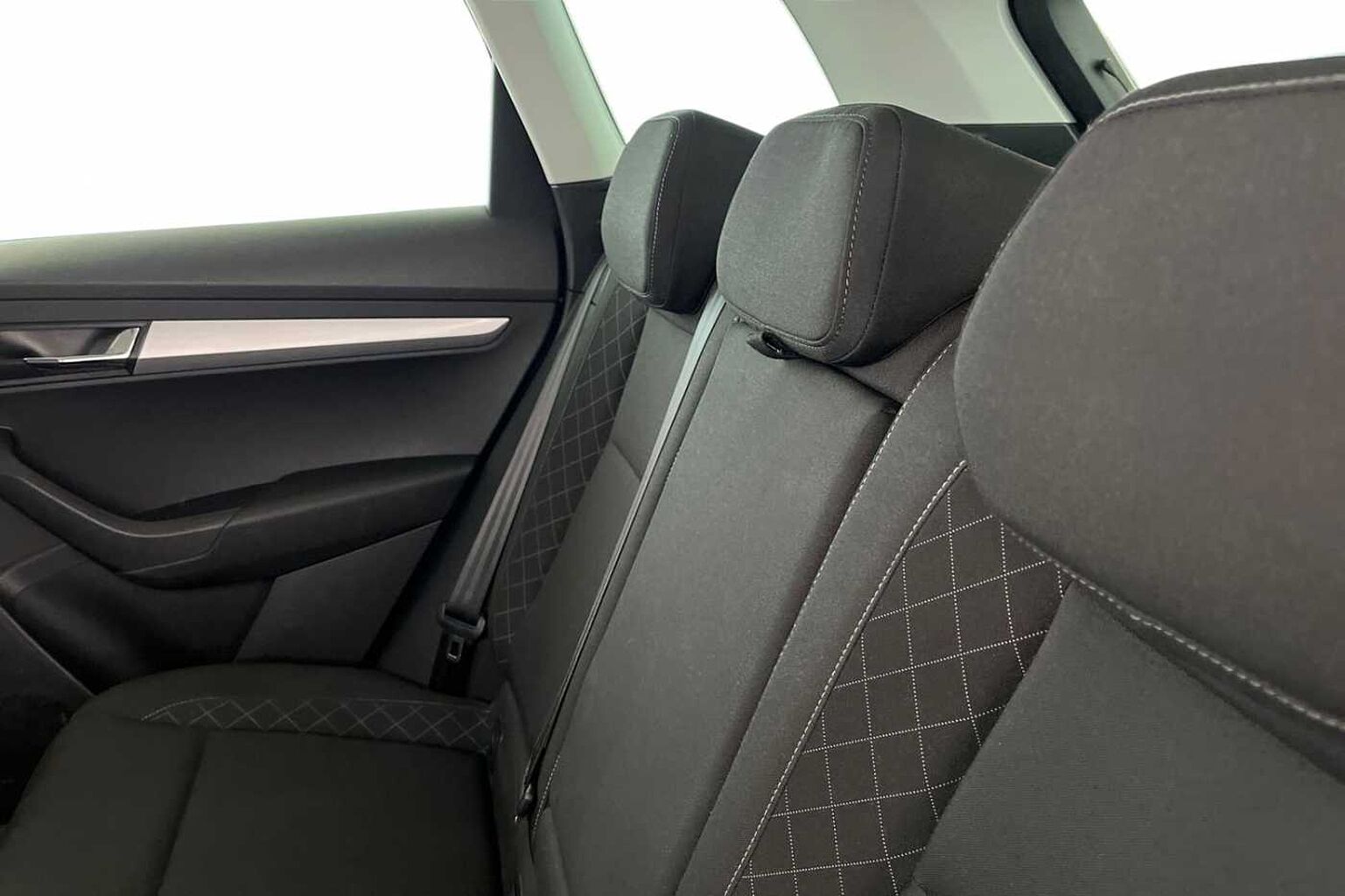 SKODA Karoq SE Technology 1.6 TDI 115 PS DSG
