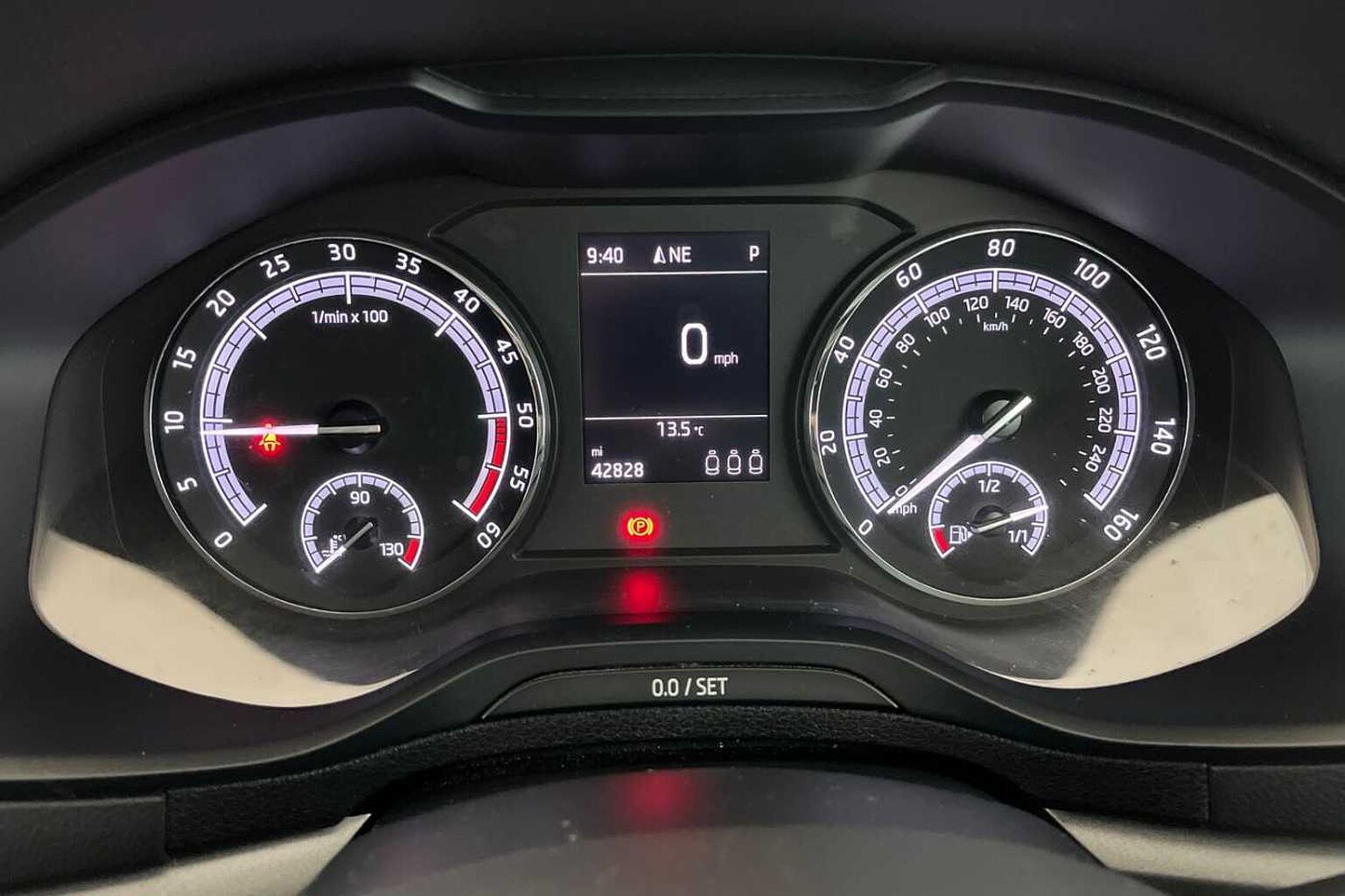 SKODA Karoq SE Technology 1.6 TDI 115 PS DSG