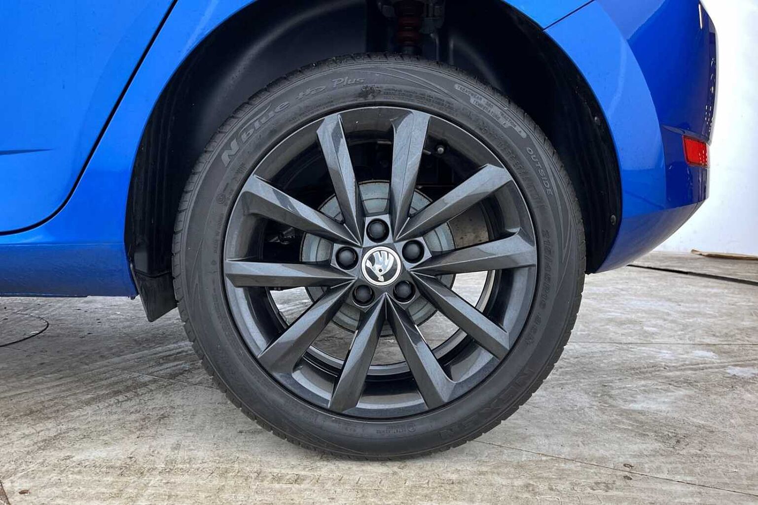 SKODA Fabia Hatch Colour Edition 1.0 MPI 60 PS 5G Man