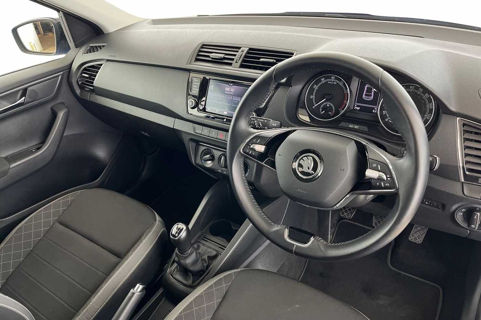 SKODA Fabia Hatch Colour Edition 1.0 MPI 60 PS 5G Man