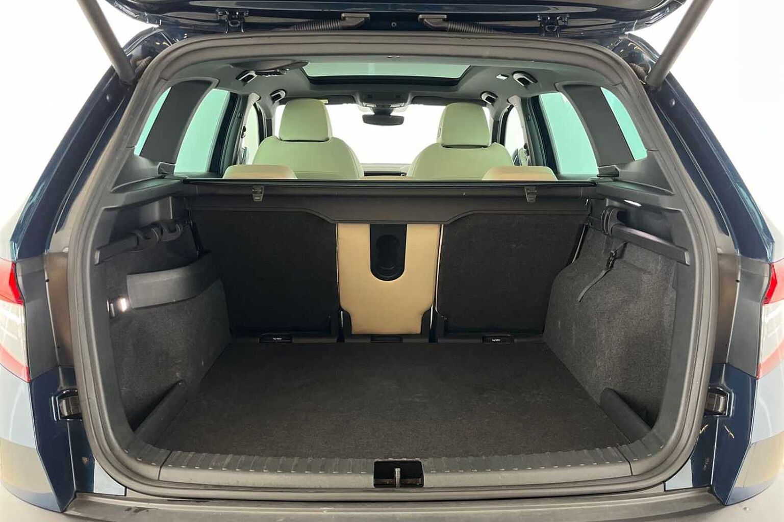 SKODA Karoq Edition 2.0 TDI SCR 150 PS 4x4 DSG