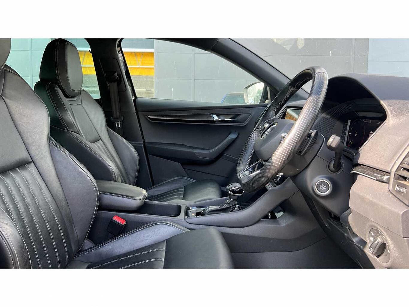 SKODA Karoq SUV 2.0 TSI (190ps) 4X4 SportLine DSG