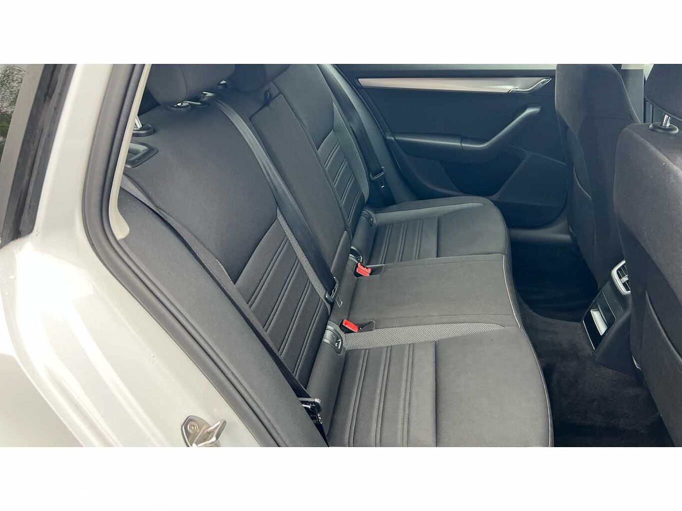 SKODA Octavia Estate (2017) 1.6 TDI 115 PS SE Technology
