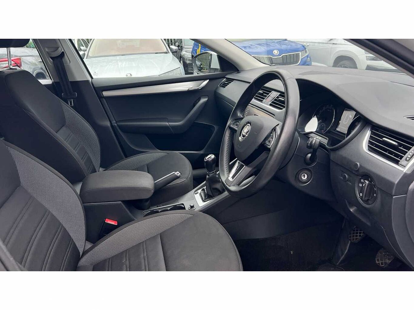SKODA Octavia Estate (2017) 1.6 TDI 115 PS SE Technology