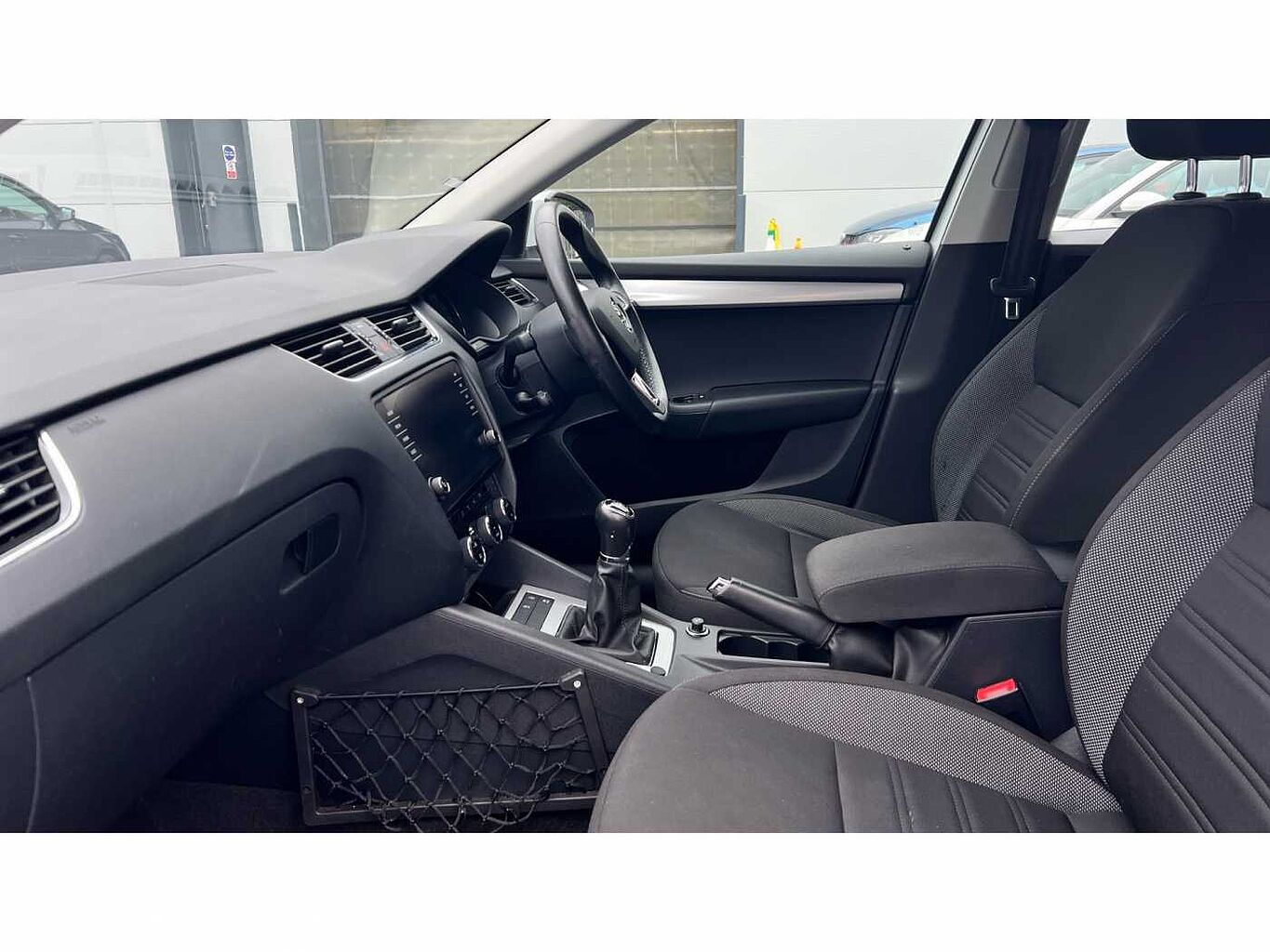 SKODA Octavia Estate (2017) 1.6 TDI 115 PS SE Technology