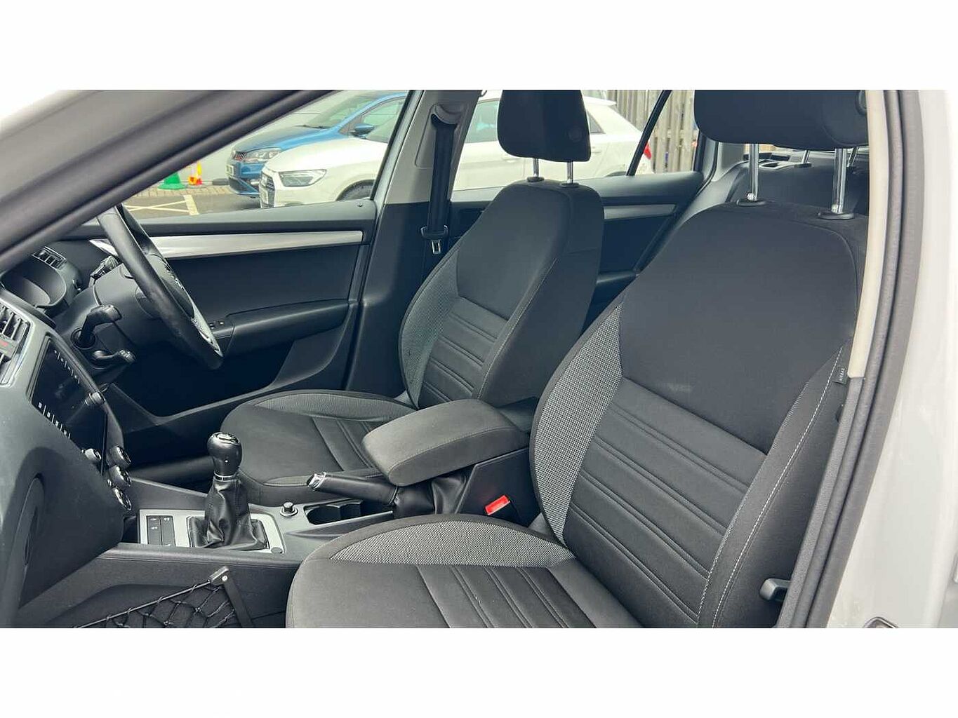 SKODA Octavia Estate (2017) 1.6 TDI 115 PS SE Technology