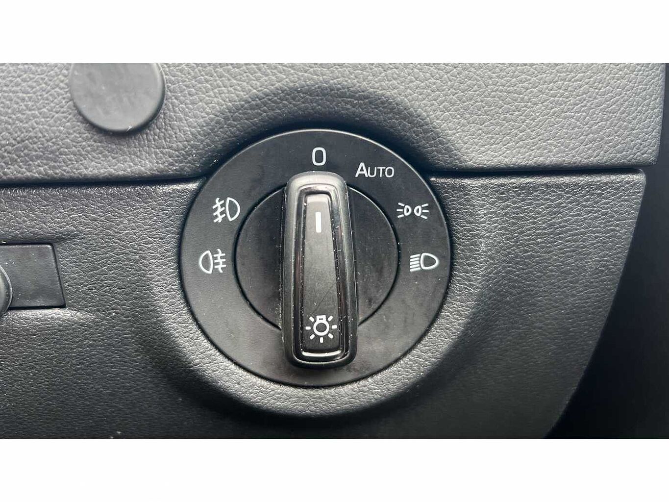 SKODA Octavia Estate (2017) 1.6 TDI 115 PS SE Technology