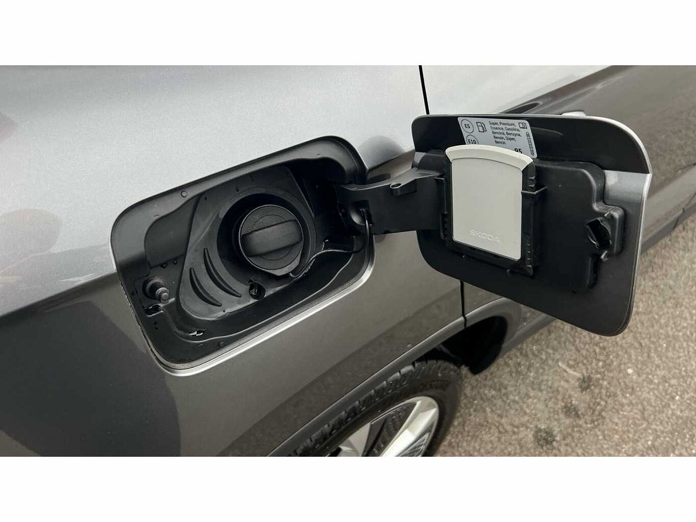 SKODA KAROQ 1.5 TSI SE L 5dr