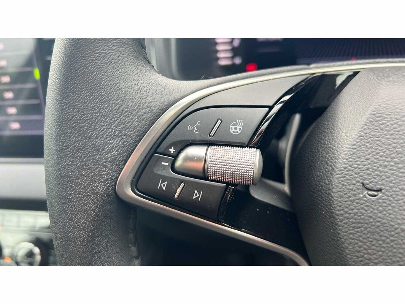 SKODA KAROQ 1.5 TSI SE L 5dr