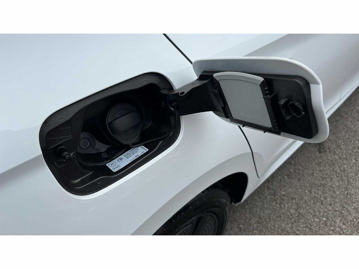 SKODA FABIA 1.0 MPI 80 Colour Edition 5dr