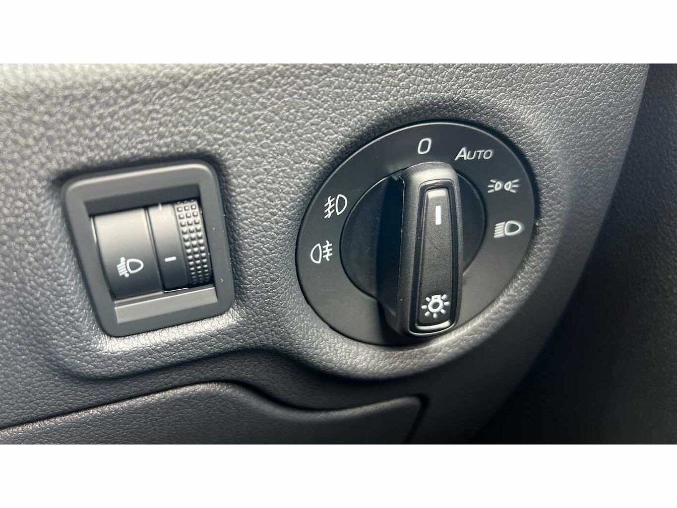 SKODA FABIA 1.0 MPI 80 Colour Edition 5dr
