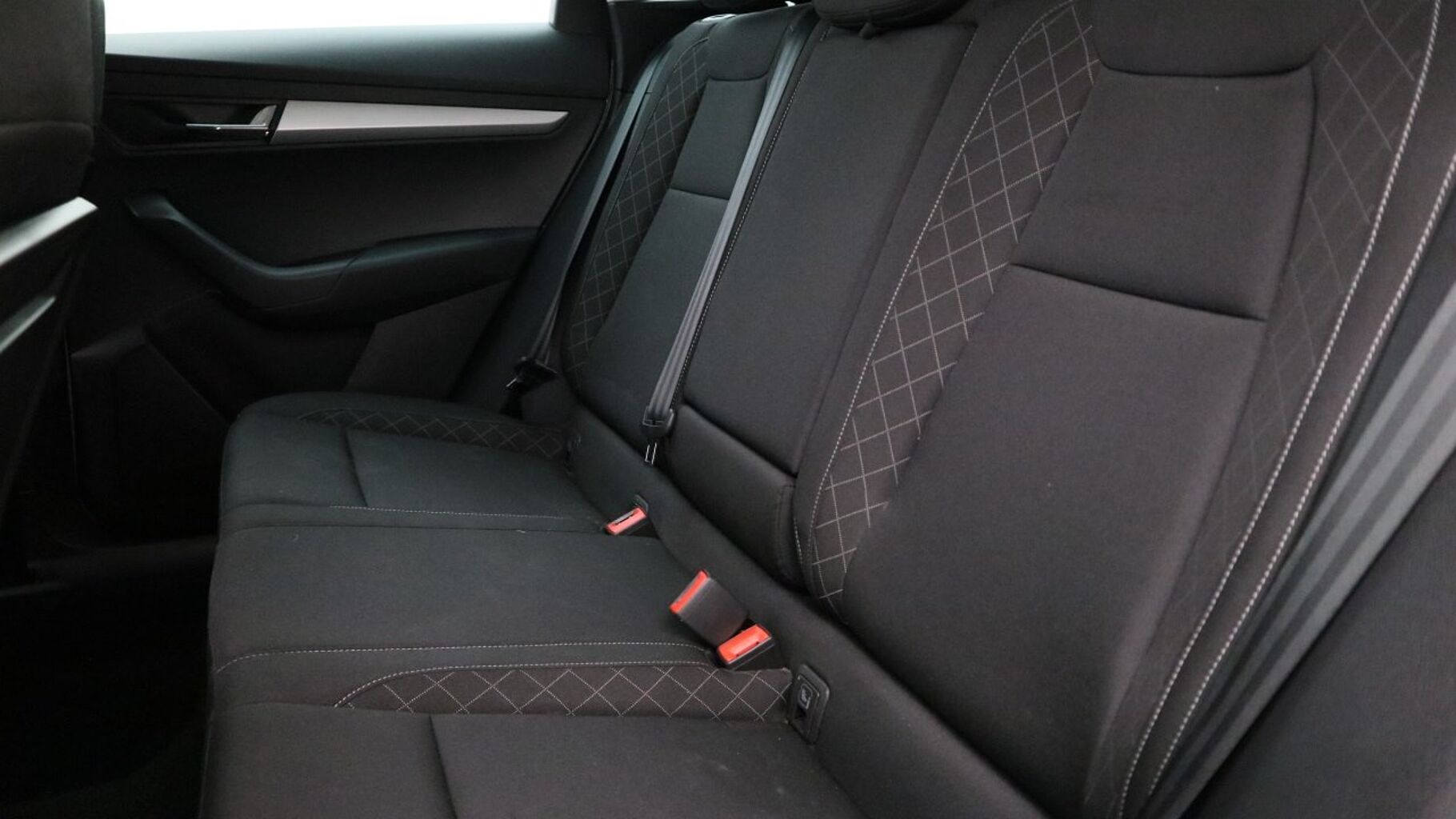 SKODA Karoq SUV 1.0 TSI (116ps) SE Technology