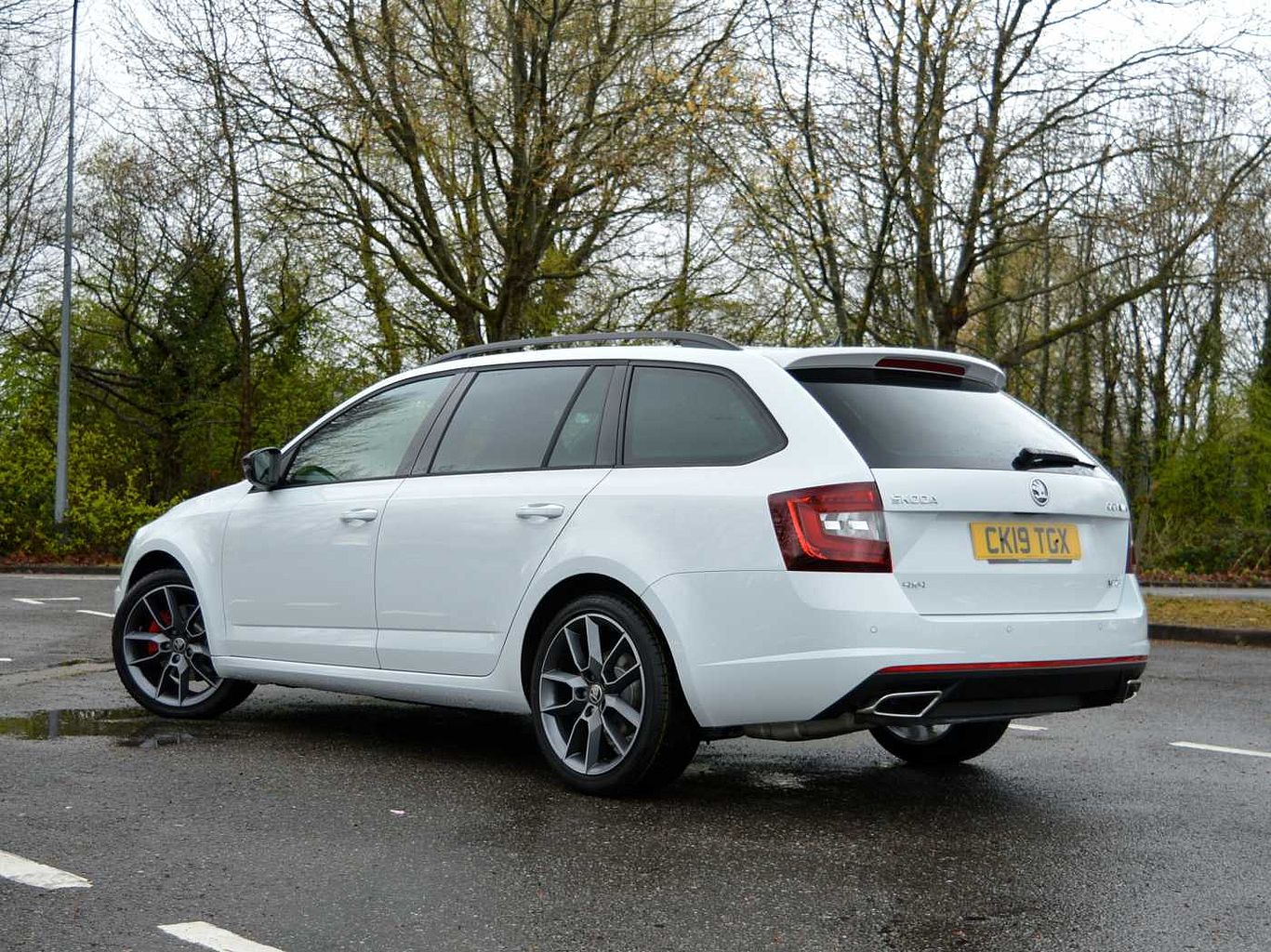 Find A Used White ŠKODA Octavia vRS Estate (2017)2.0 TDI 4X4 184PS DSG ...