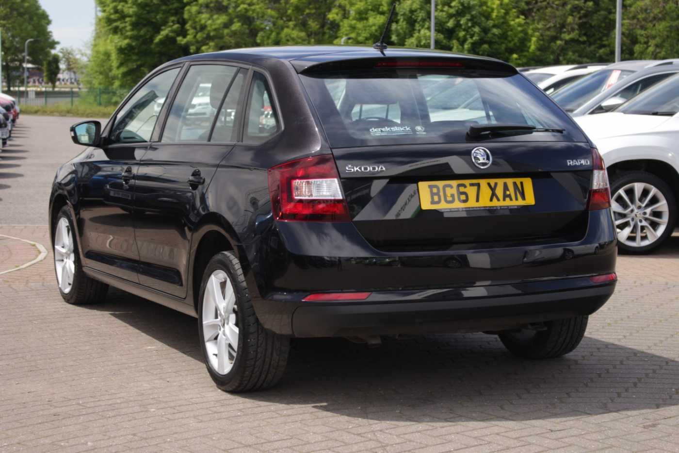 Skoda rapid black edition