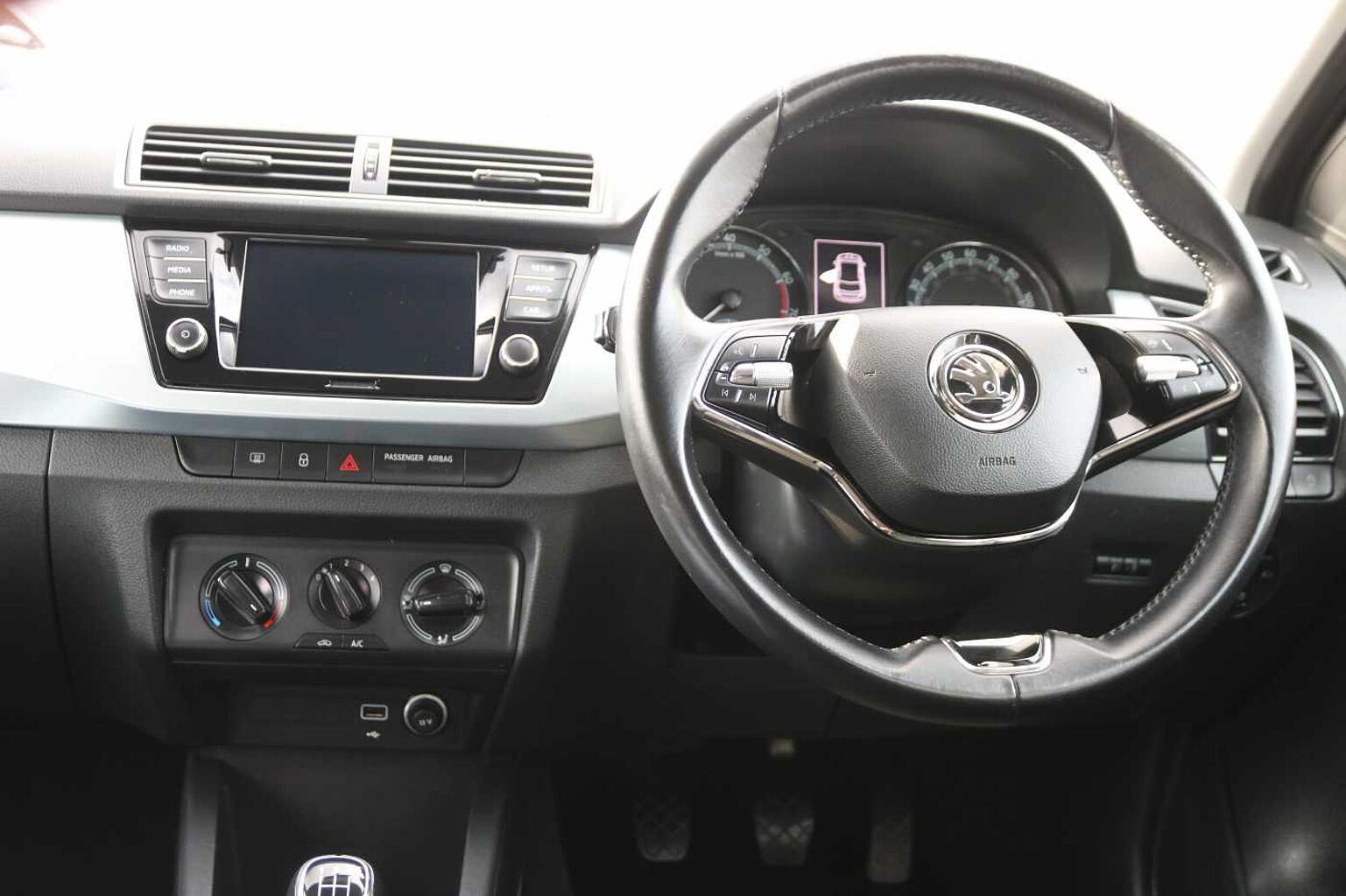 SKODA Fabia 1.0 MPI (60ps) Colour Edition 5-Dr Hatchback