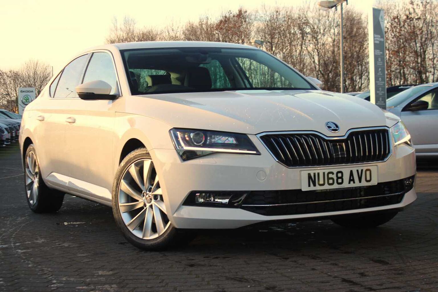 Find A Used White Skoda Superb 2 0 Tdi Scr 190ps Sel Executive Hatchback In Middlesbrough Skoda Uk