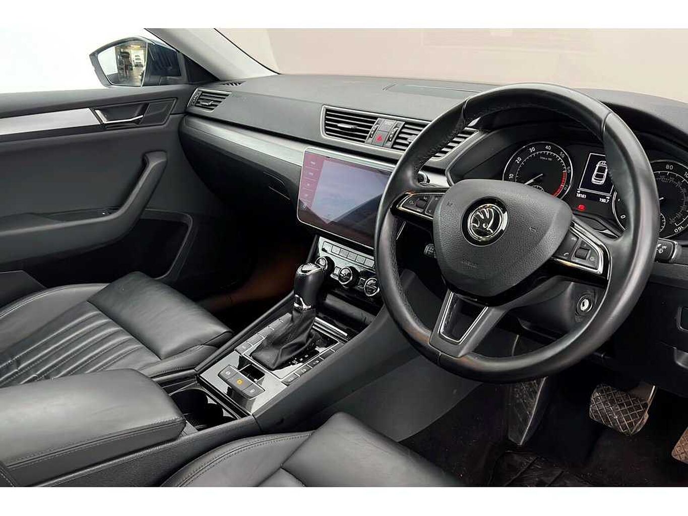 SKODA Superb Hatch SE L Executive 2.0 TSI 220 PS DSG