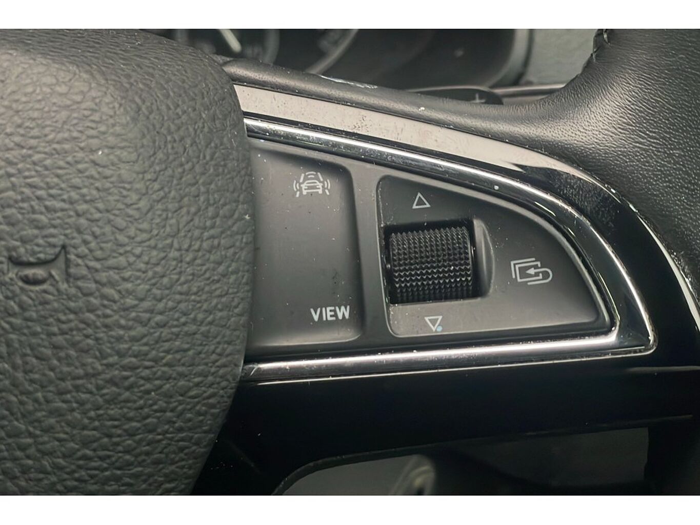 SKODA Karoq SE 1.6 TDI 115 PS DSG