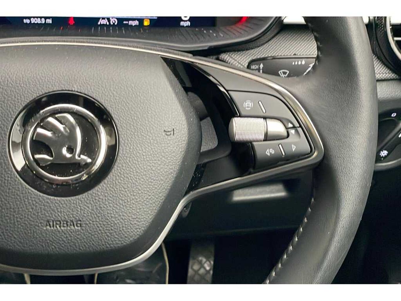 SKODA Fabia Hatch Colour Edition 1.0 TSI 116 PS DSG