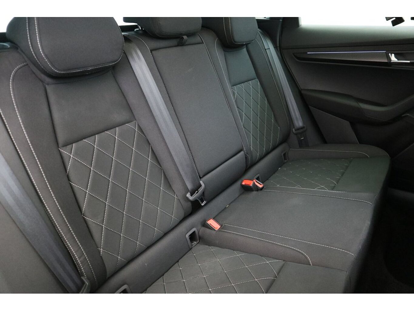 SKODA Karoq SportLine 2.0 TDI 150 PS 4x4 DSG